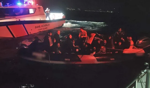 "İZMİR AÇIKLARINDA 2’Sİ ÇOCUK 24 DÜZENSİZ GÖÇMEN YAKALANDI"