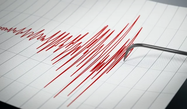 "VAN TUŞBA’DA 5,2 BÜYÜKLÜĞÜNDE DEPREM"