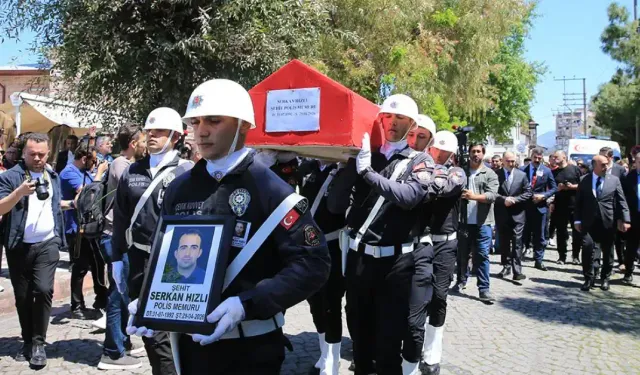 "ZİNCİRLEME KAZADA ŞEHİT OLAN POLİS SON YOLCULUĞUNA UĞURLANDI"