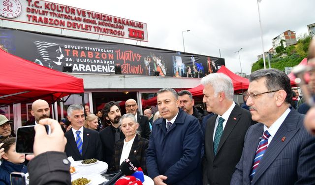 "TRABZON’DA 26. ULUSLARARASI KARADENİZ TİYATRO FESTİVALİ BAŞLADI"