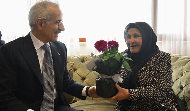 BAKAN URALOĞLU’NDAN ANLAMLI BAYRAM ZİYARETİ