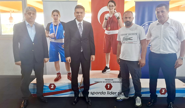 Kaymakam Şahin’den Minik Boksçulara Ödül
