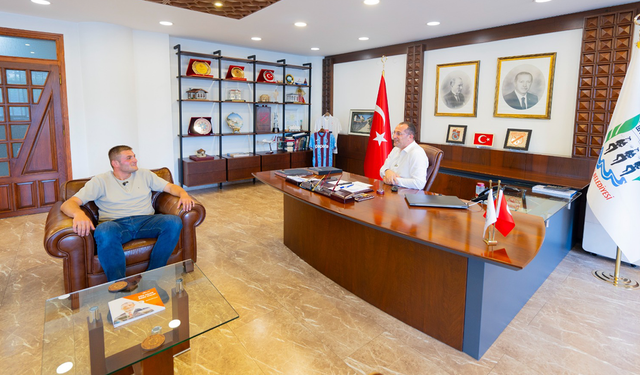 Başkan Ekim’den Abdülaziz’e Jest