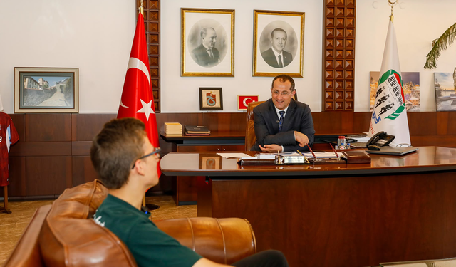 Yks Birincisi Uslu’ya Başkan Ekim’den Tebrik
