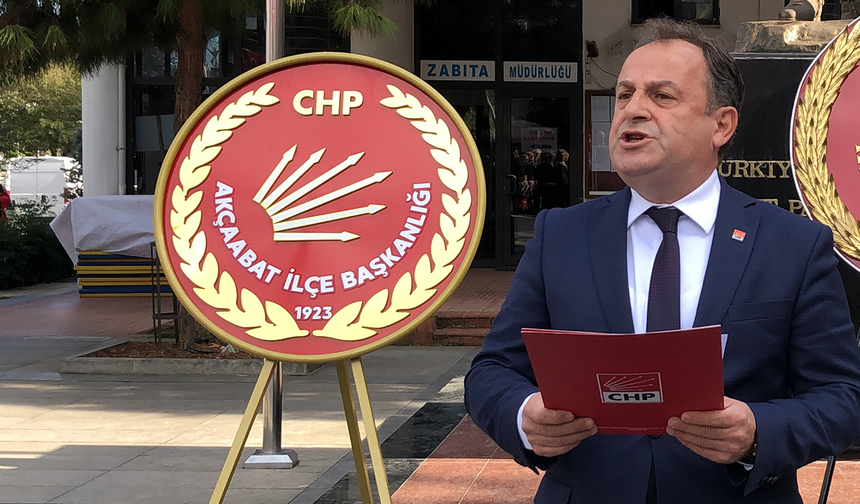 CHP Akçaabat İlçe Teşkilatı, 29 Ekim Cumhuriyet Bayramı Nedeniyle Atatürk Anıtı’na Çelenk Sundu