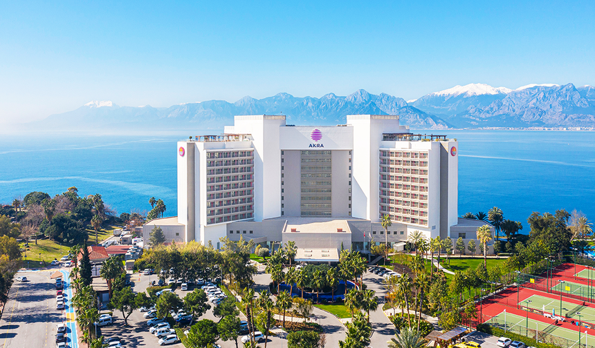 Akra Hotels,Hollywood Yapımı ‘’Operatıon Fortune’’filmi Ekibine Ev Sahipliği Yaptı