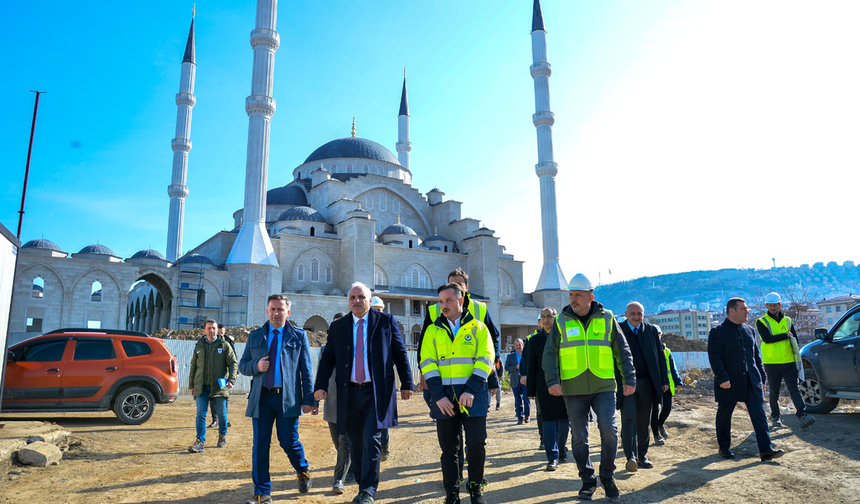 Başkan Zorluoğlu Trabzon’un Yeni Yaşam Alanında İncelemelerde Bulundu