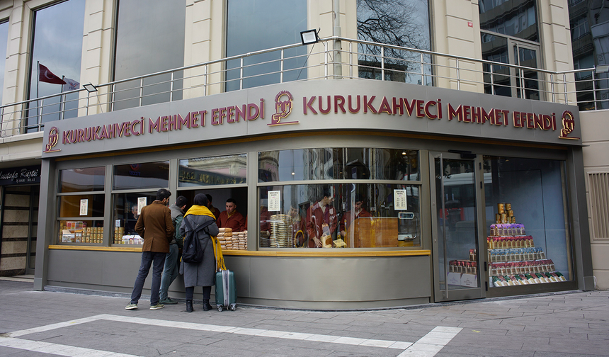 Kurukahveci Mehmet Efendi’nin Sirkeci Marmaray Çıkışındaki Yeni Mağazası Hizmet Vermeye Başladı