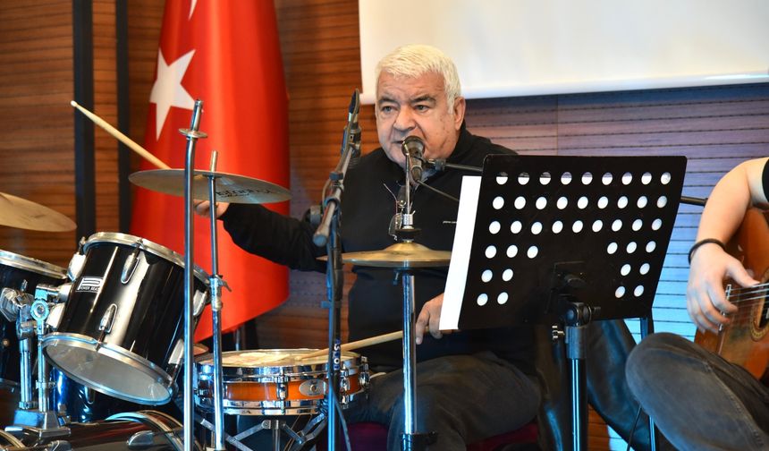 "ORTAHİSAR’DA BEYAZ SAÇLILAR, NOSTALJİ RÜZGARI ESTİRDİ"