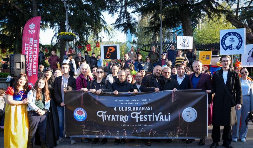 "TRABZON'DA TİYATRO ŞÖLENİ BAŞLADI"
