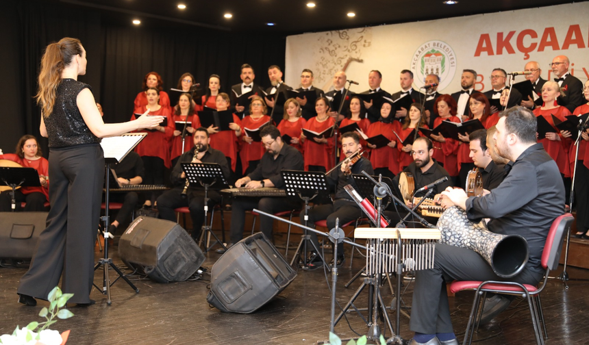 "AKÇAABAT’TA TÜRK SANAT MÜZİĞİ RÜZGÂRI ESTİ"