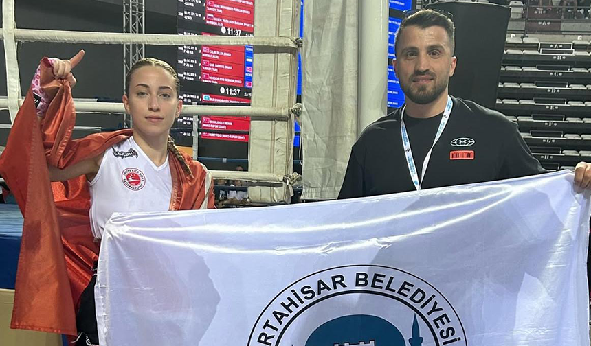 "KİCK BOKS DÜNYA KUPASI’NDA ÇİFTE ALTIN KAZANDI"