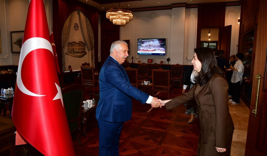 "VALİ YILDIRIM PERSONELLE BAYRAMLAŞTI"