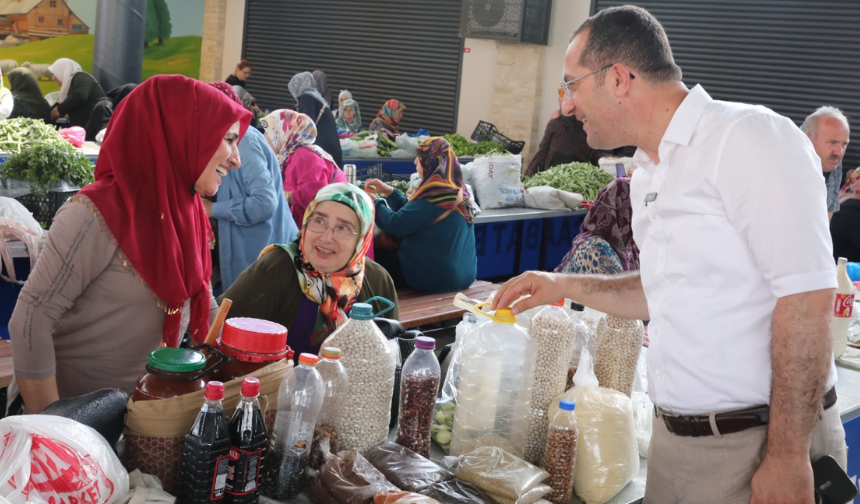 "HER FIRSATTA ESNAF VE VATANDAŞLARLA BULUŞUYOR"