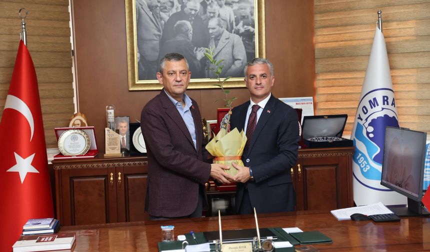 "CHP GENEL BAŞKANI ÖZGÜR ÖZEL’DEN YOMRA BELEDİYESİ’NE ZİYARET"