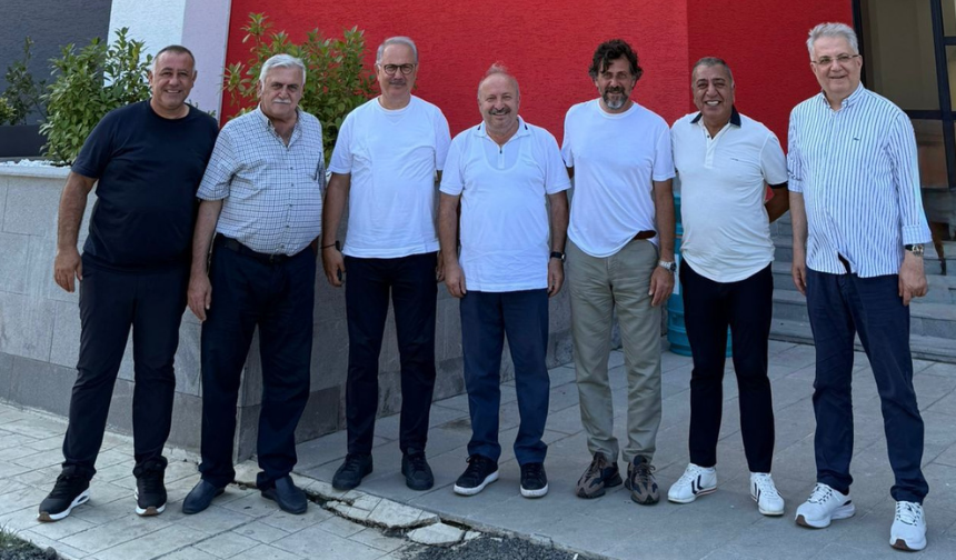"VAKIFBANK GENEL MÜDÜRÜ ABDİ SERDAR ÜSTÜNSALİH’TEN SEBAT GENÇLİK SPOR’A ZİYARET"