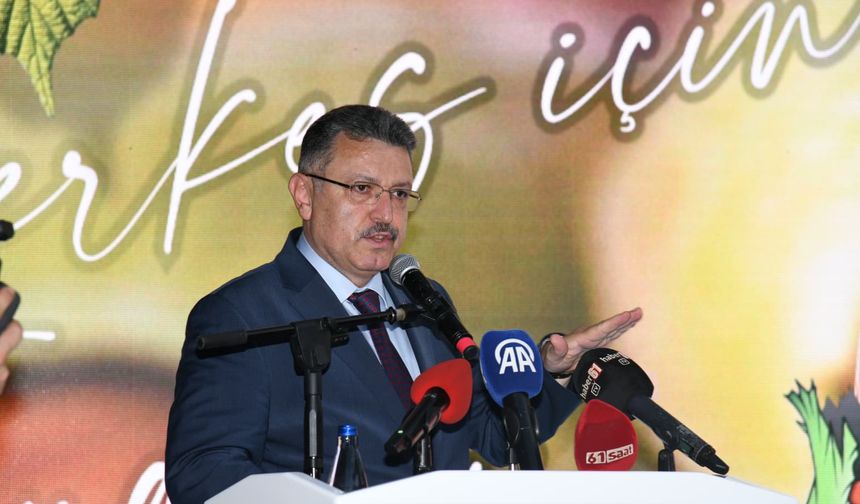 "BAŞKAN GENÇ’E FINDIKTA VERİM VE KALİTEYE KATKI ÖDÜLÜ"