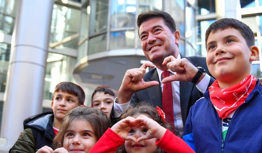 "ORTAHİSAR BELEDİYESİ’NDEN ÖĞRENCİLERE ‘ÇANTA VE KIRTASİYE SETİ’ DESTEĞİ"