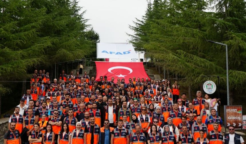 “AFAD TRABZON'DA 24 SAAT HAZIR KITA AYNI BAYRAK ALTINDA TEK YÜREK”