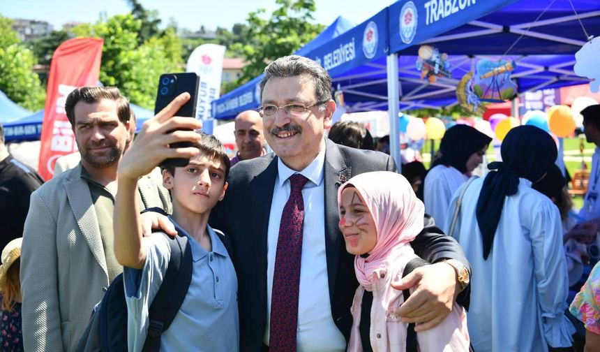 “BÜYÜKŞEHİR'DEN 4 BİN ÖĞRENCİYE EĞİTİM DESTEĞİ”
