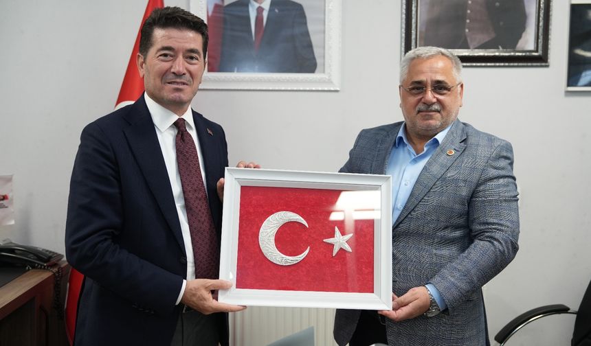"BAŞKAN KAYA, AKTÜRK’E TEBRİK ZİYARETİNDE BULUNDU"