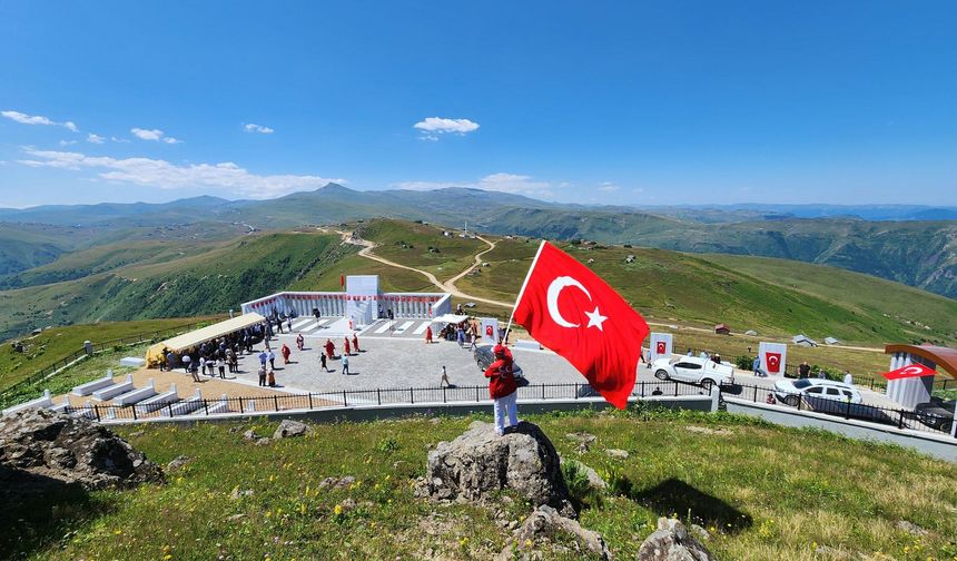 "BAŞKAN GENÇ'TEN ŞEHİTLERE VEFA"