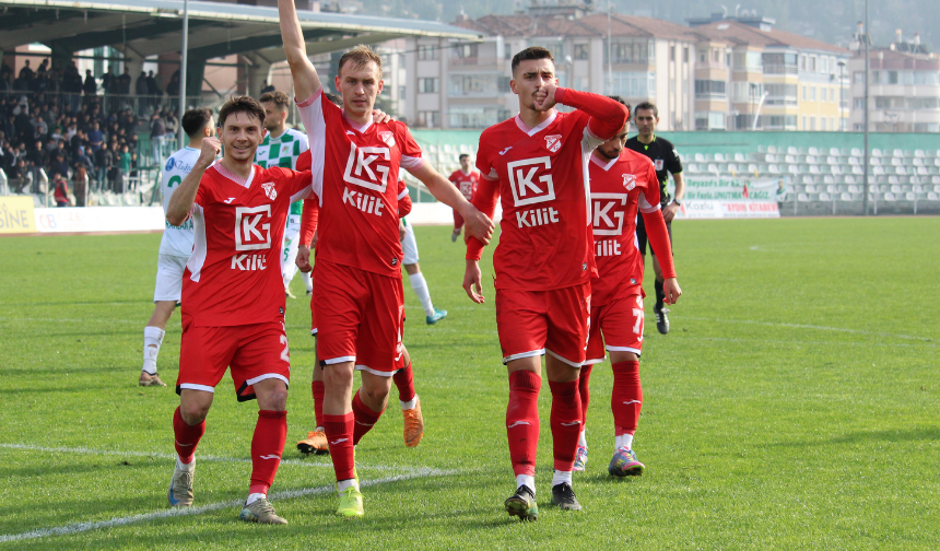 "SEBAT GENÇLİK SPOR 10’UNCU GALİBİYETİNİ ALDI, LİDERLİĞİNİ KORUDU"