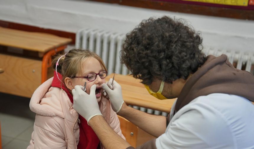 "ORTAHİSAR BELEDİYESİ’NDEN ÖĞRENCİLERE AĞIZ VE DİŞ SAĞLIĞI TARAMASI"
