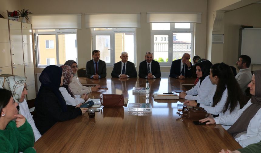 "İL MİLLİ EĞİTİM MÜDÜRÜ HASAN UYGUN’DAN OF’TA OKUL ZİYARETLERİ"