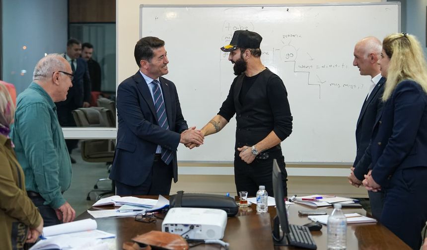 "BAŞKAN KAYA, BELEDİYE PERSONELİ İÇİN İNGİLİZCE KURSU AÇTI"