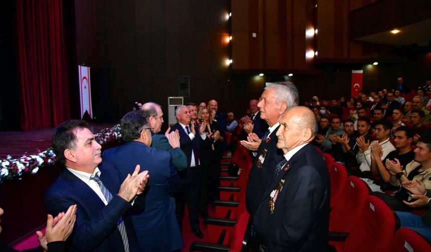 "VALİ AZİZ YILDIRIM “GEÇMİŞTEN GELECEĞE KIBRIS SORUNU VE MİLLÎ DAVAMIZ” ADLI KONFERANSA KATILDI"