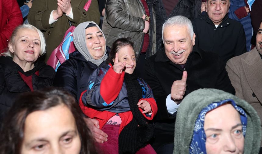 "VALİ YILDIRIM, TRABZONSPOR MAÇINI ÖZEL GEREKSİNİMLİ BİREYLERLE BİRLİKTE İZLEDİ"