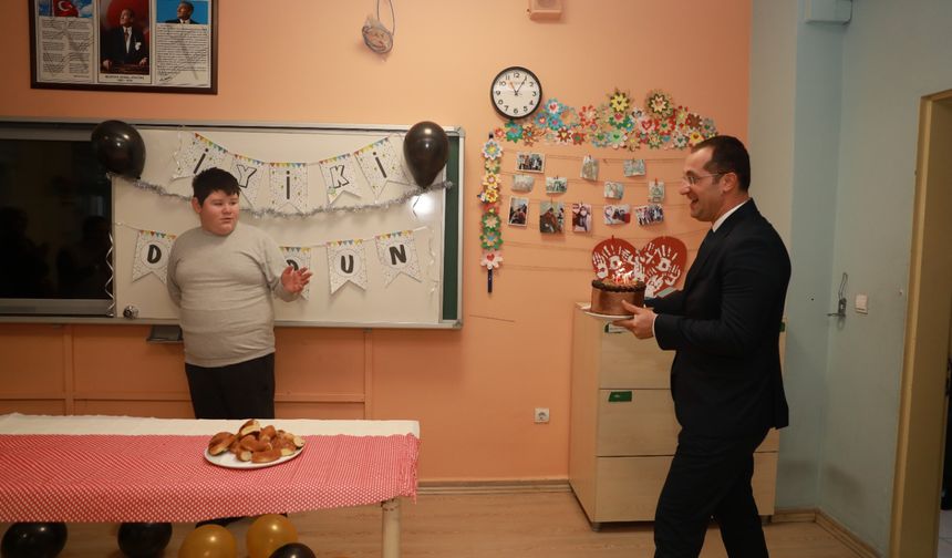 "BAŞKAN OSMAN NURİ EKİM OKUL ZİYARETLERİNE DEVAM EDİYOR"