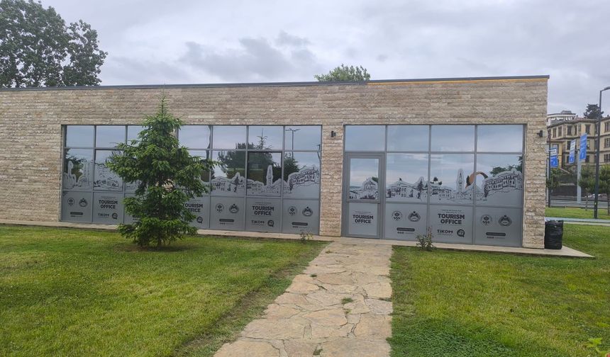 "BÜYÜKŞEHİR ON BİNLERCE TURİSTE YARDIMCI OLDU"