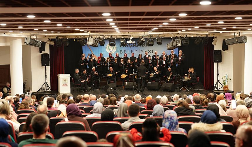 "AKÇAABAT’TA TÜRKÜLER YÜKSELDİ, KÜLTÜR VE SANAT BİR KEZ DAHA SAHNE ALDI"
