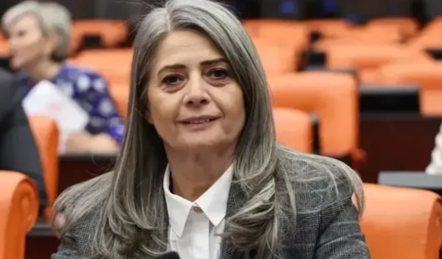 "CHP TRABZON MİLLETVEKİLİ SİBEL SUİÇMEZ’DEN MEB’E KARNE TEPKİSİ: “BU BİR GAFLET DEĞİL, KASITTIR"