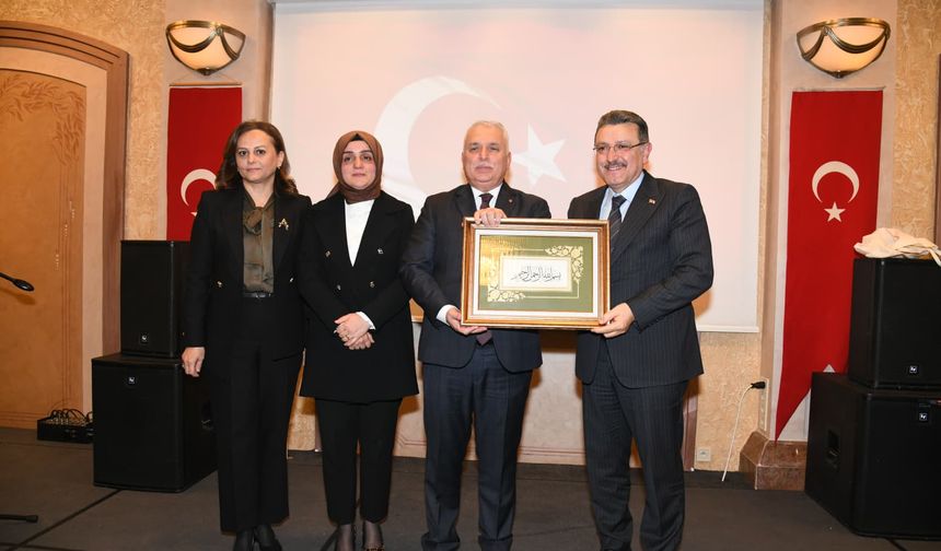 "BAŞKAN GENÇ, VALİ AZİZ YILDIRIM'I BU SÖZLERLE UĞURLADI"