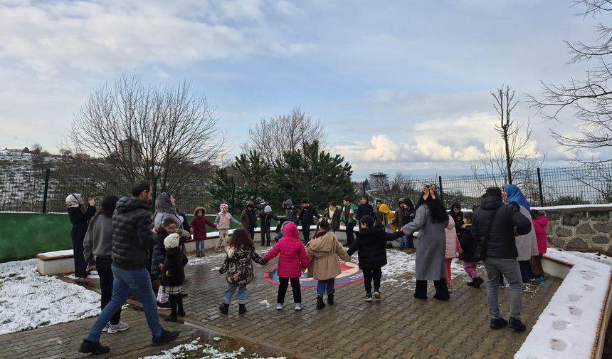 "ÇİLEKLİ DÜŞLER KÖYÜ ÇOCUKLARI BEKLİYOR"