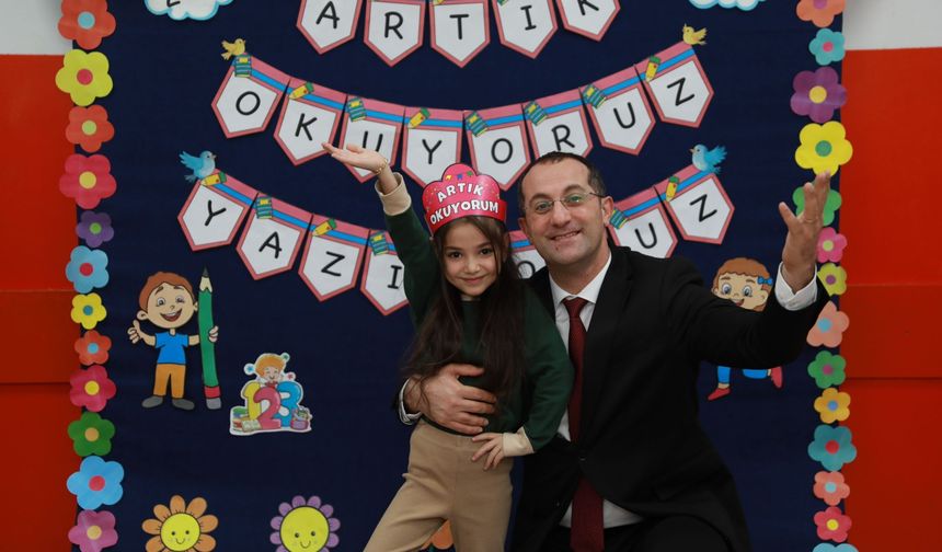 "BAŞKAN EKİM ÖĞRENCİLERİN KARNE HEYECANINA ORTAK OLDU"