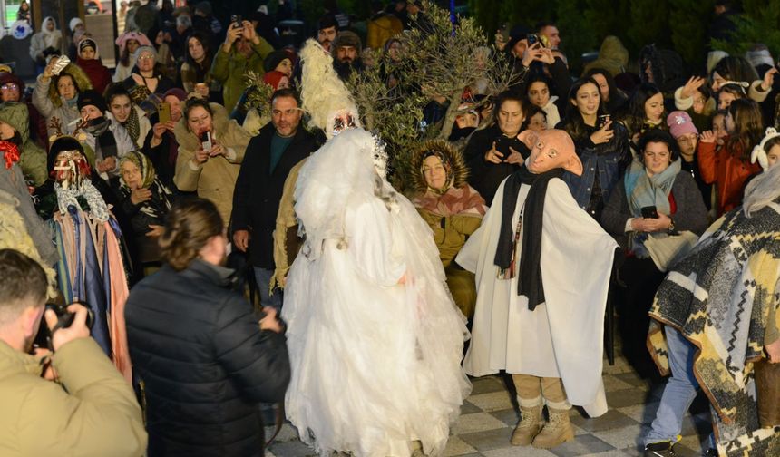 "KAŞÜSTÜ’NDE KALANDAR COŞKUSU"