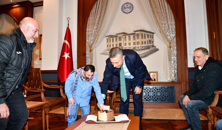 "VALİ ŞAHİN’DEN KÖKSAL BABA’YA ANLAMLI DOĞUM GÜNÜ SÜRPRİZİ"