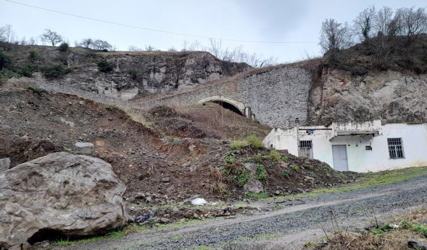 “GÖLÇAYIR TÜNELLERİ 6 YILDIR KAPALI VATANDAŞLAR YETKİLİLERE SESLENİYOR”