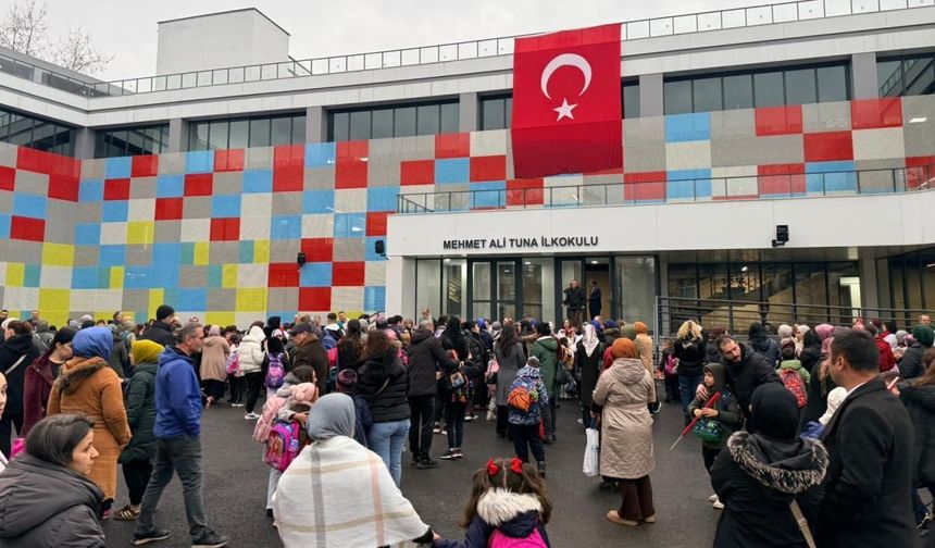 “7 YILLIK BEKLEYİŞ SONA ERDİ: MAHALLE İLKOKULU AÇILDI”