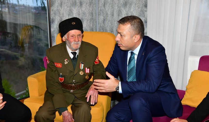 "VALİ ŞAHİN VE HANIMEFENDİDEN KORE GAZİSİ PİRAĞA UZUN’A ZİYARET"