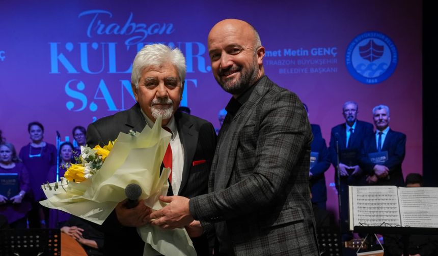 "TRABZON’DA TÜRK HALK MÜZİĞİ RÜZGARI ESTİ"