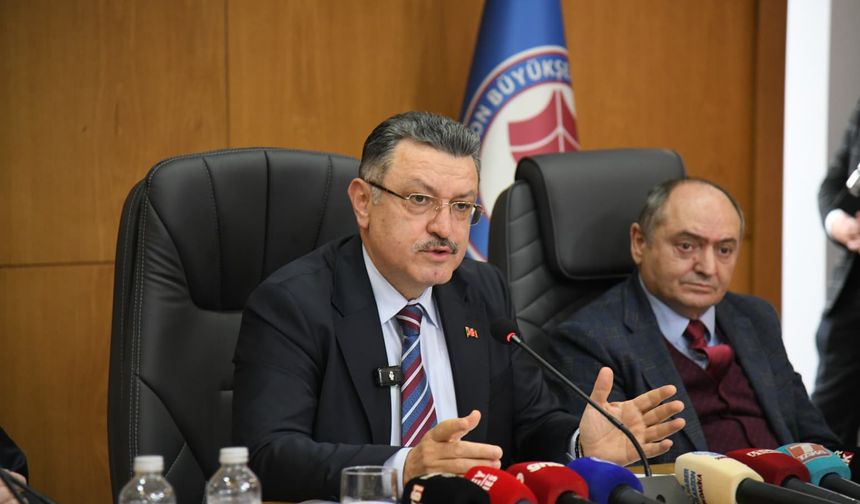 "ULAŞIMDA YENİ DÖNEMİ BAŞKAN GENÇ AÇIKLADI"