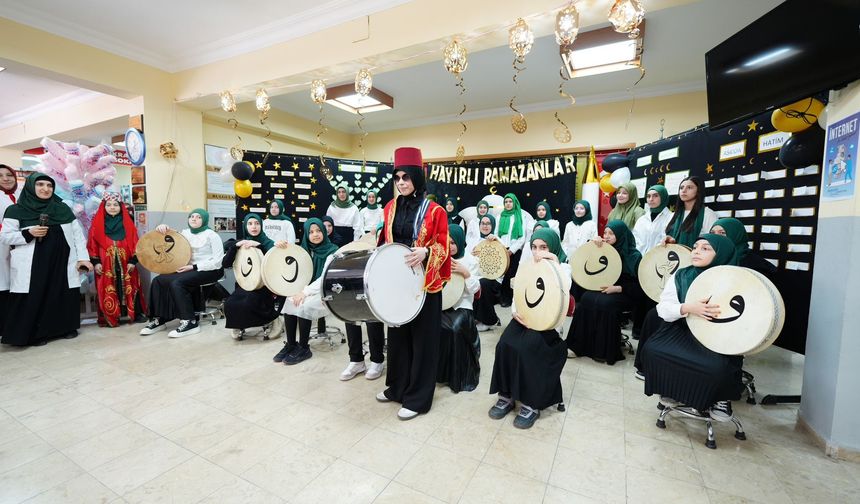 "BAŞKAN EKİM, “RAMAZAN GELİYOR” PROGRAMINDA ÖĞRENCİLERLE BULUŞTU"