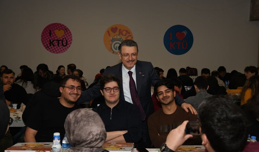 "BAŞKAN GENÇ, KTÜ’LÜ ÖĞRENCİLERLE İFTAR SOFRASINDA BULUŞTU"