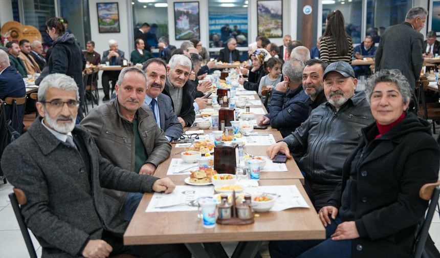 "BAŞKAN KAYA, ORTAHİSAR’DAKİ MUHTARLARI İFTAR PROGRAMINDA AĞIRLADI"