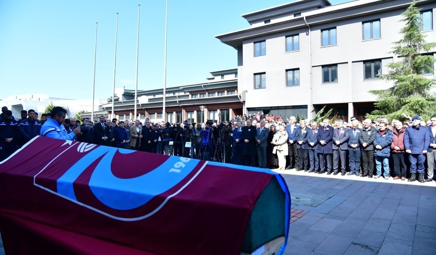 “VALİ TAHİR ŞAHİN, ORHAN KAYNAK’IN CENAZE TÖRENİNE KATILDI”
